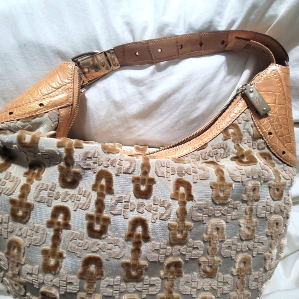 Authentic GUCCI crocodile handle NEW